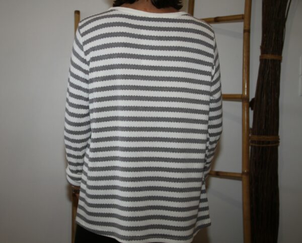 Pull gris à rayures – Image 5