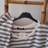 Pull gris à rayures – Image 2