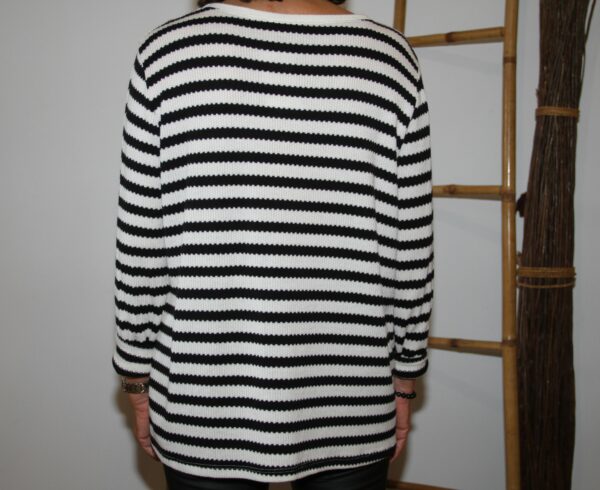 Pull noir à rayures – Image 5