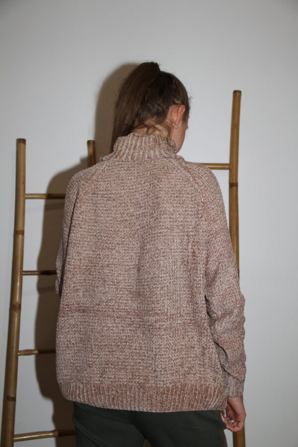 Pull marron beige col roulé – Image 3