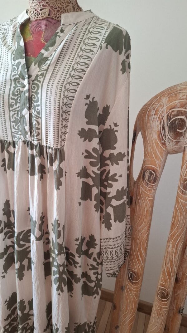 Robe LUSA longue kaki à motifs – Image 5