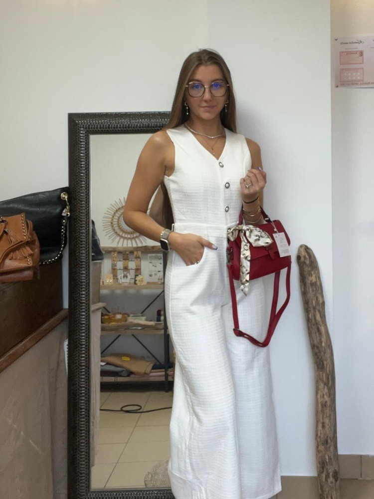 combinaison chic de couleur blanche