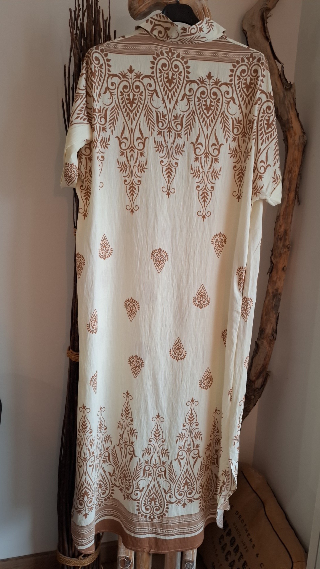 Robe bohème moda impression crème et blanche – Image 3