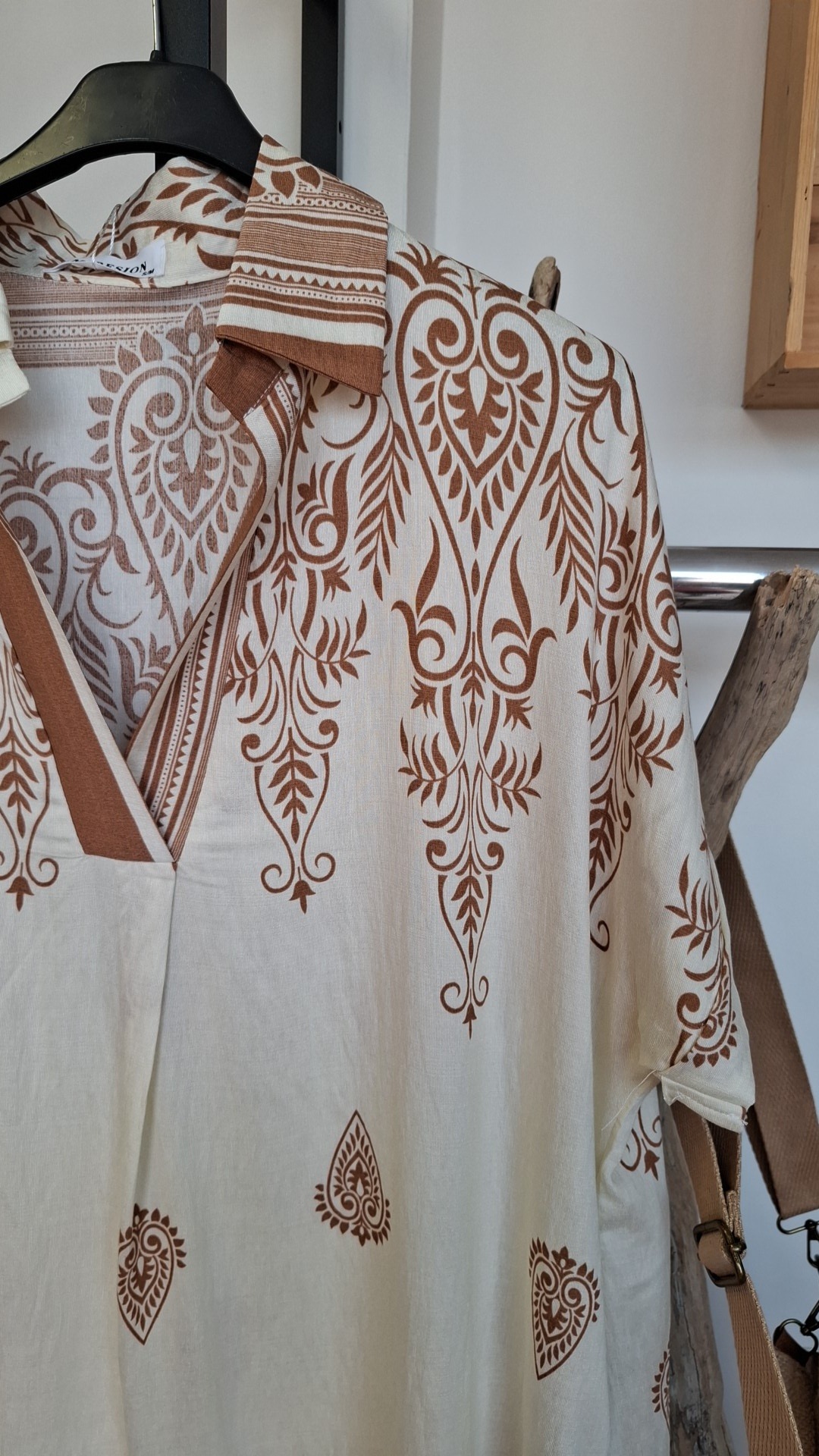 Robe bohème moda impression crème et blanche – Image 2