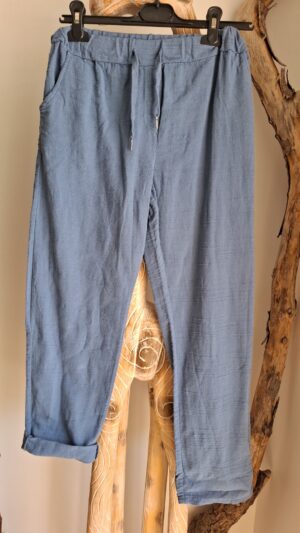 Pantalon décontracté et estival bleu clair